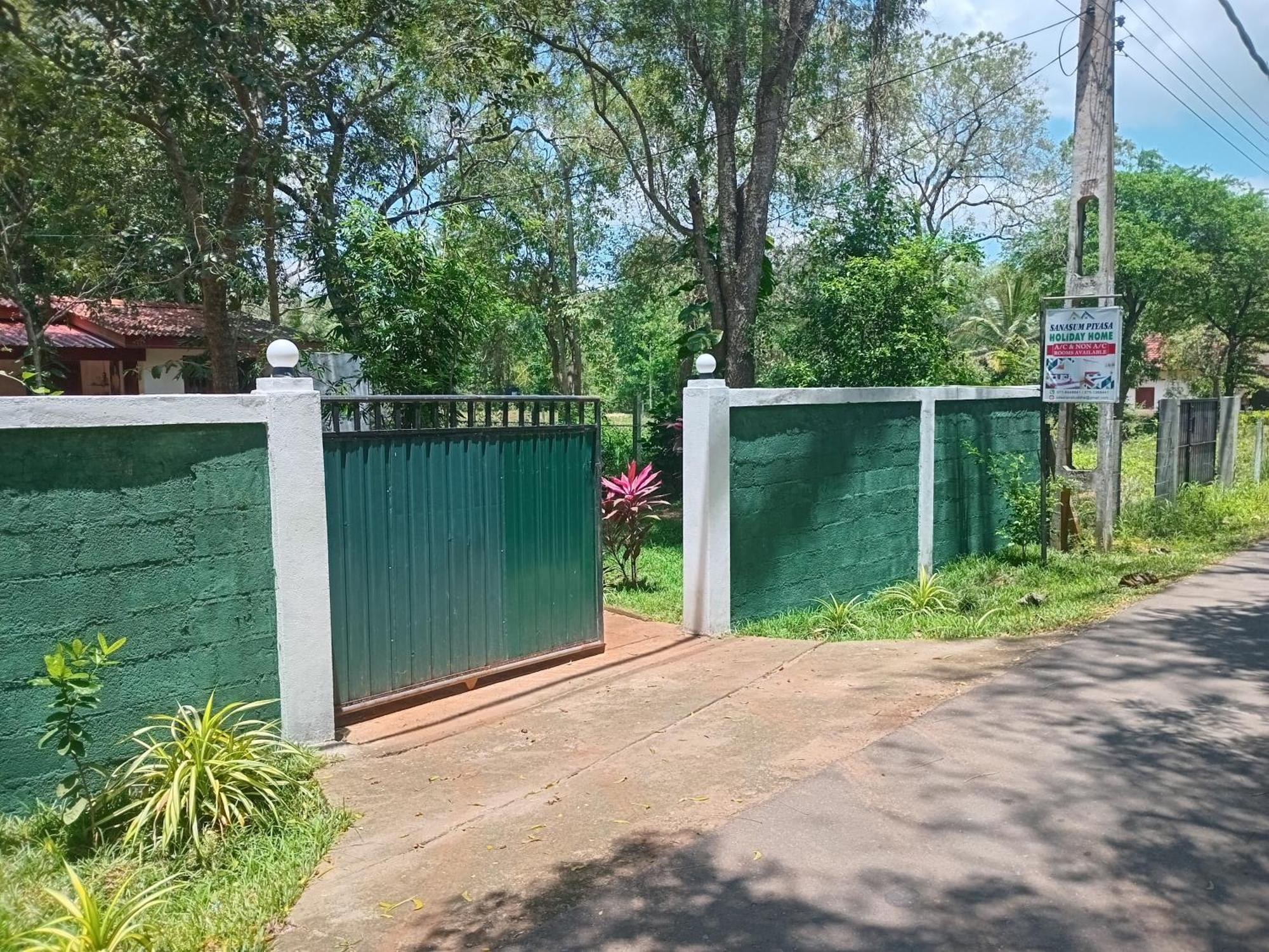 Senasuma Holiday Bungalow Anuradhapura Exterior foto