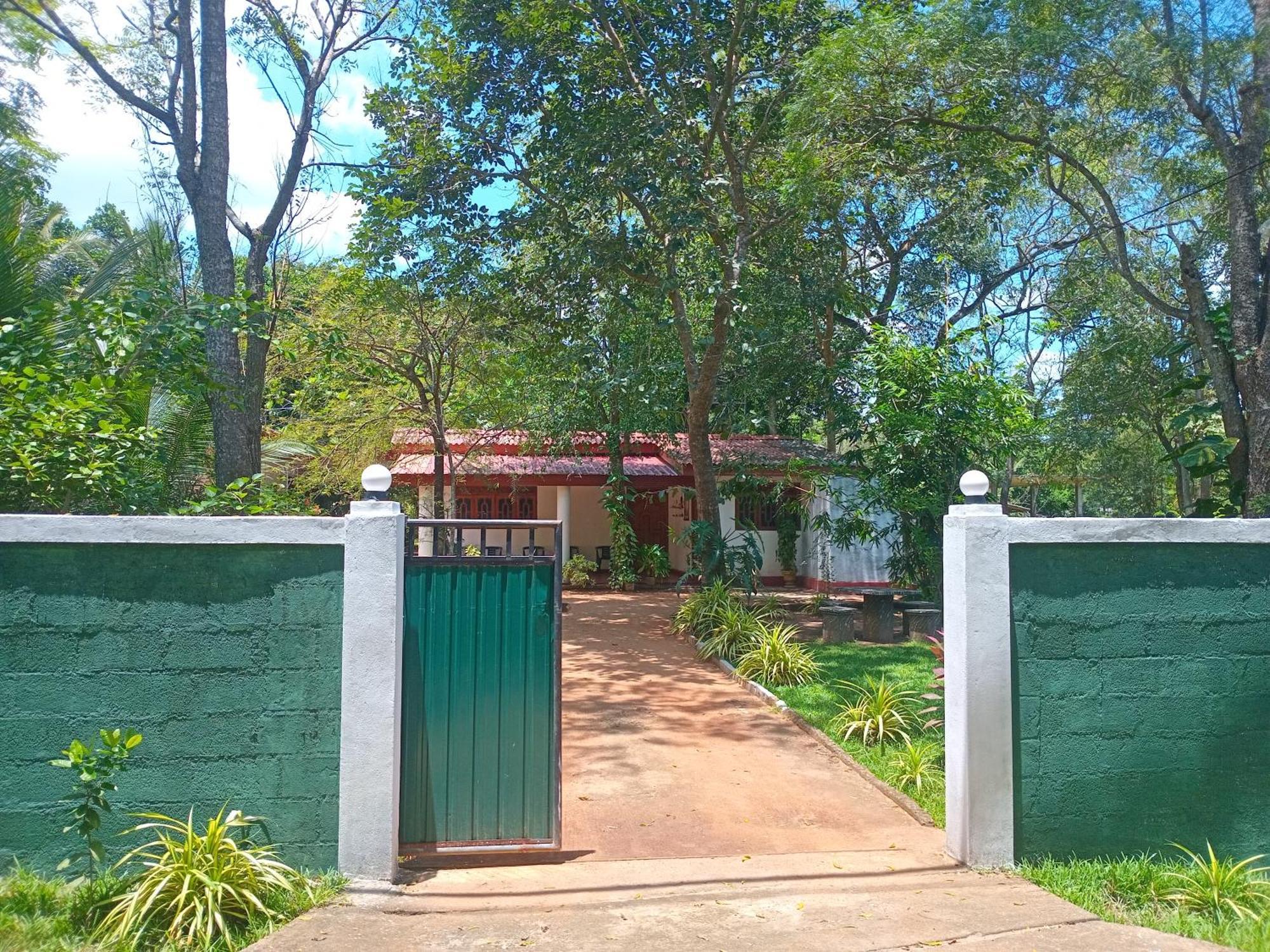 Senasuma Holiday Bungalow Anuradhapura Exterior foto